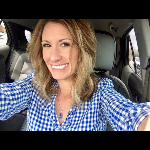 Meet your Posher, Nicole - Picture 1 of 1